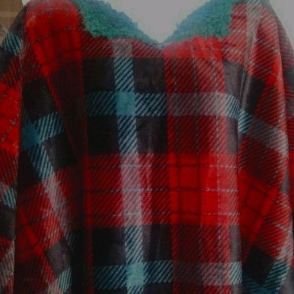 GROOVY GLAM Handmade Plaid Plush Sherpa Poncho - Picture 2 of 3
